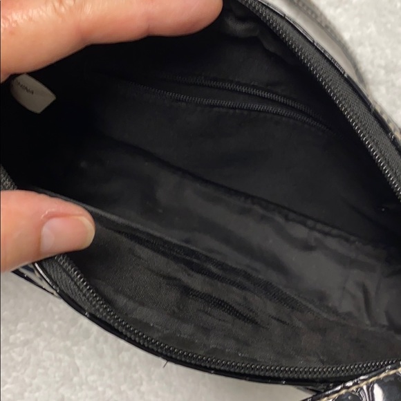 Cute black roomy cross body faux alligator vinyl - Picture 4 of 9